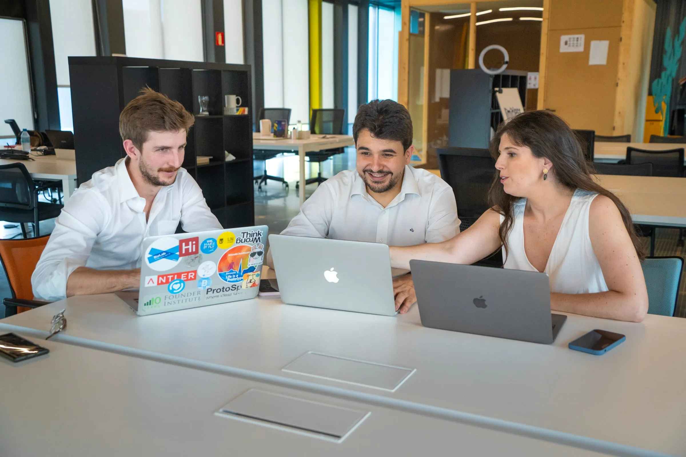 El equipo Loomee trabajando juntos